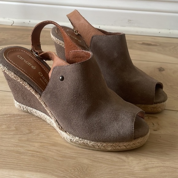 Andre Assous Brown Suede Slingback Wedge Shoes Size 9.5 - Picture 1 of 13
